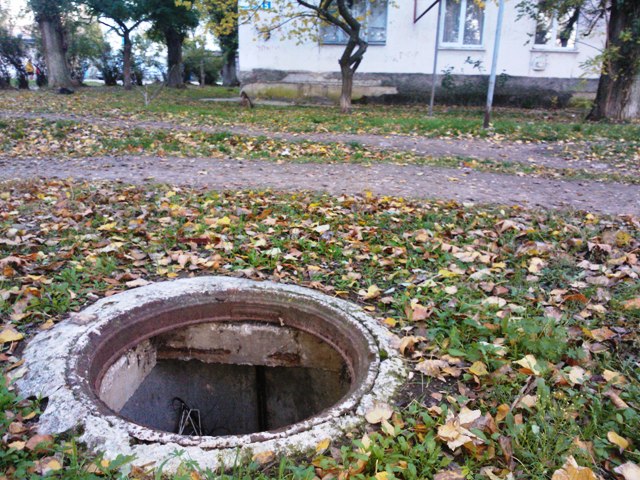 Армянцы начали жаловаться на открытые люки